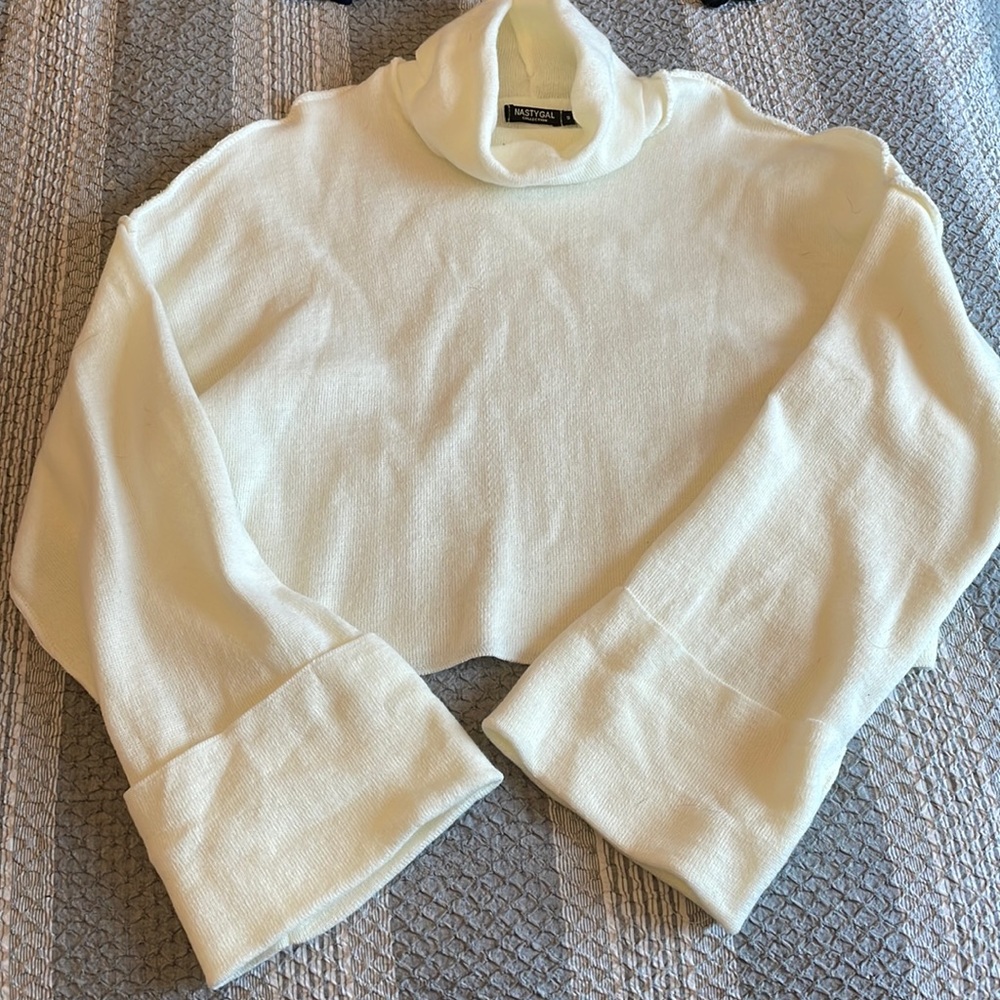 Wide sleeve cropped cream sweater